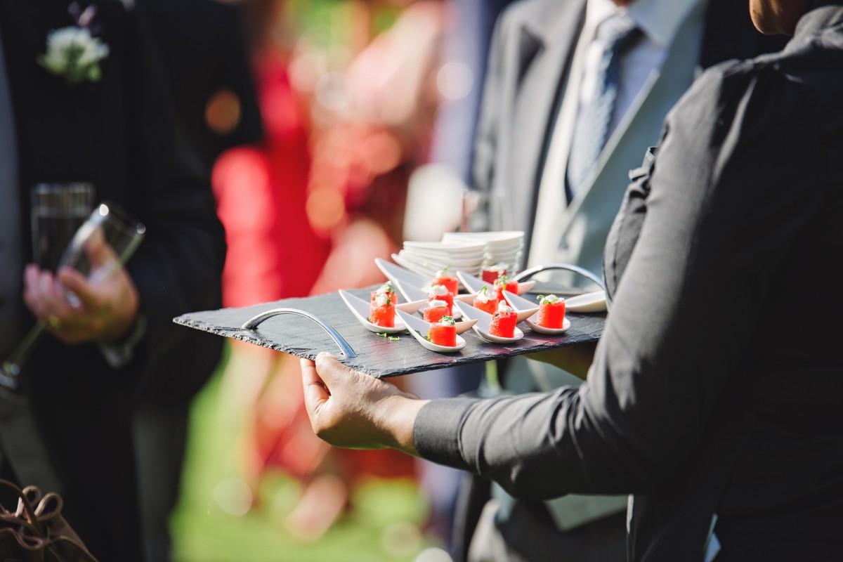 How to Choose the Right Wedding Caterer